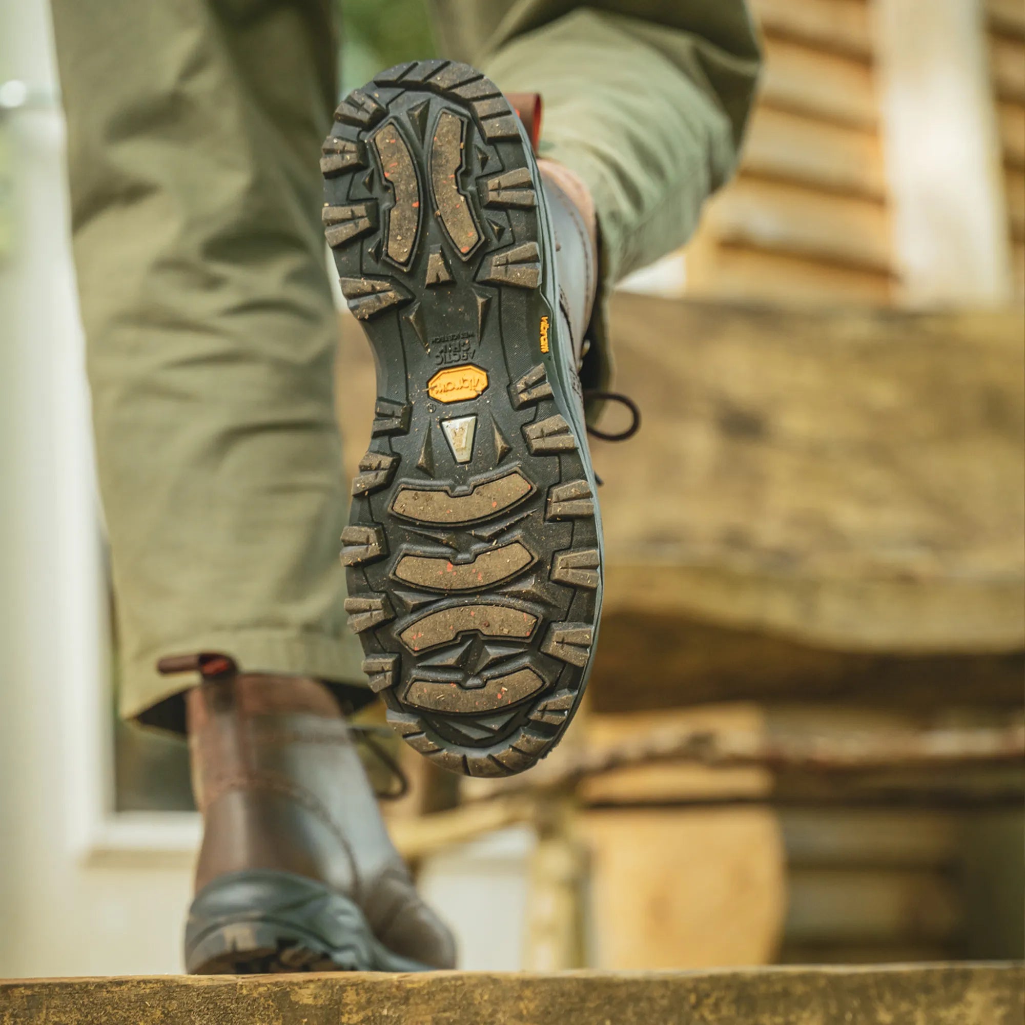 PENDLE // BROWN DISTRESSED